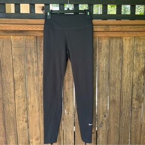 Nike Black Active Mid rise 7/8 length Leggings dry-fit size small